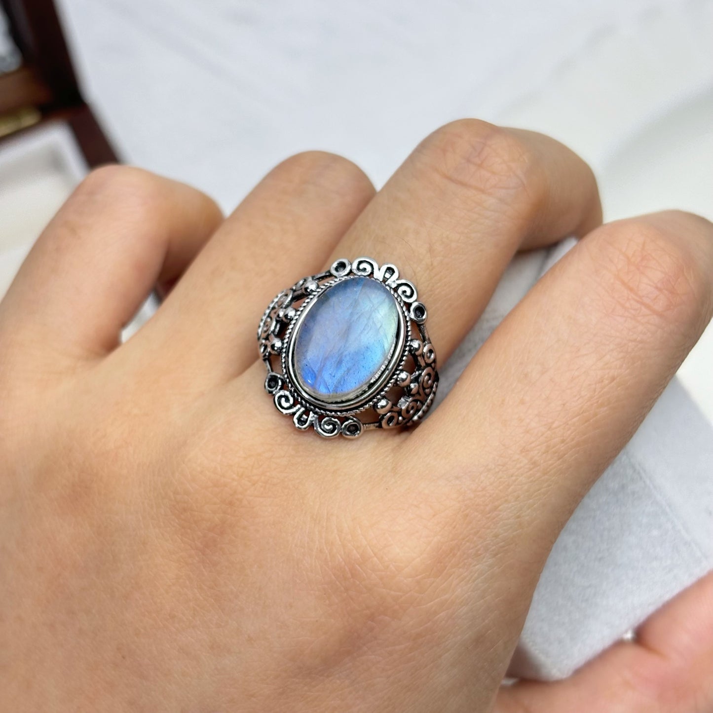 Retro Labradorite Ring | Vintage Floral Design
