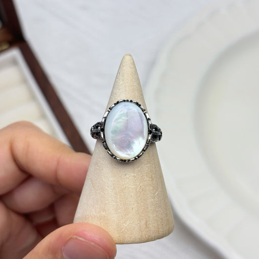 Vintage Mother of Pearl Ring