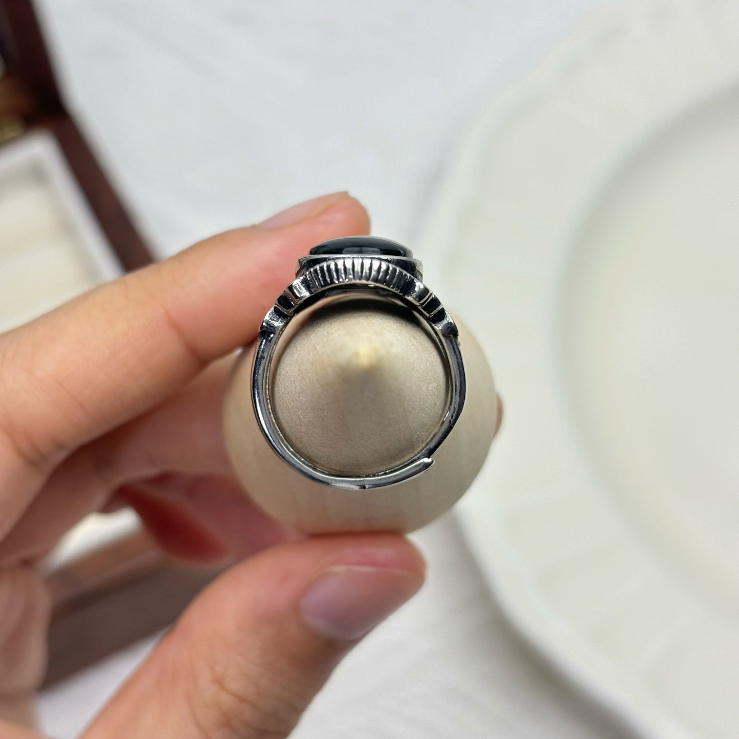 Black Mother of Pearl Vintage Ring – Antique Silver Ornate Frame