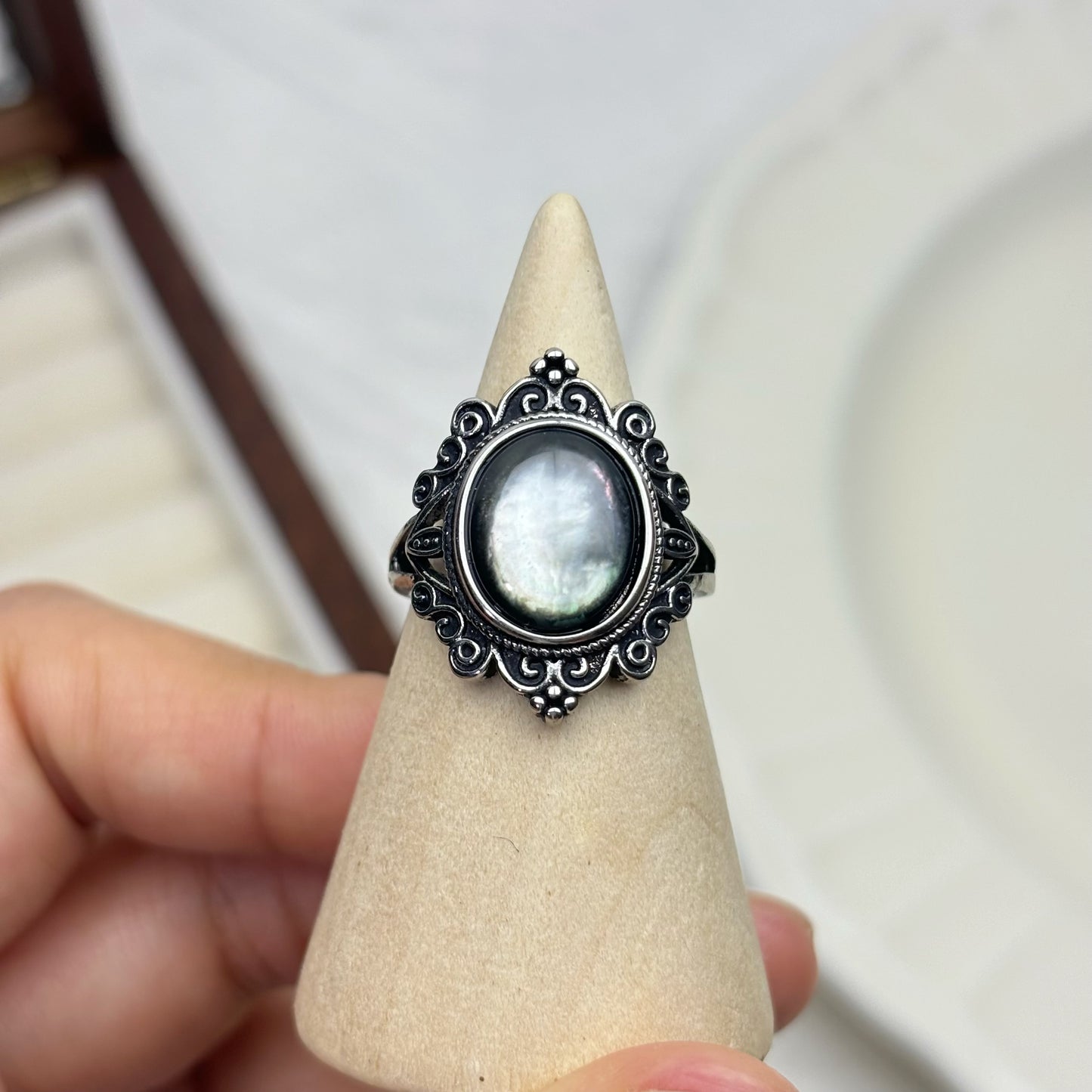 Black Mother of Pearl Ring – Vintage Ornate Teardrop Frame