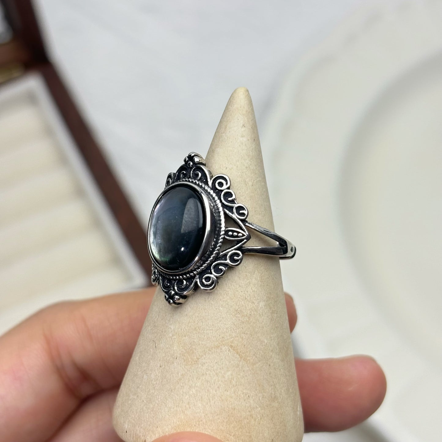 Black Mother of Pearl Ring – Vintage Ornate Teardrop Frame