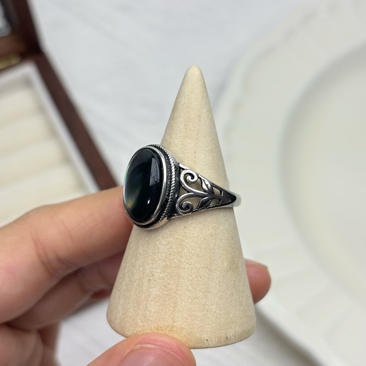Black Mother of Pearl Ring – Vintage Oval Scroll Design
