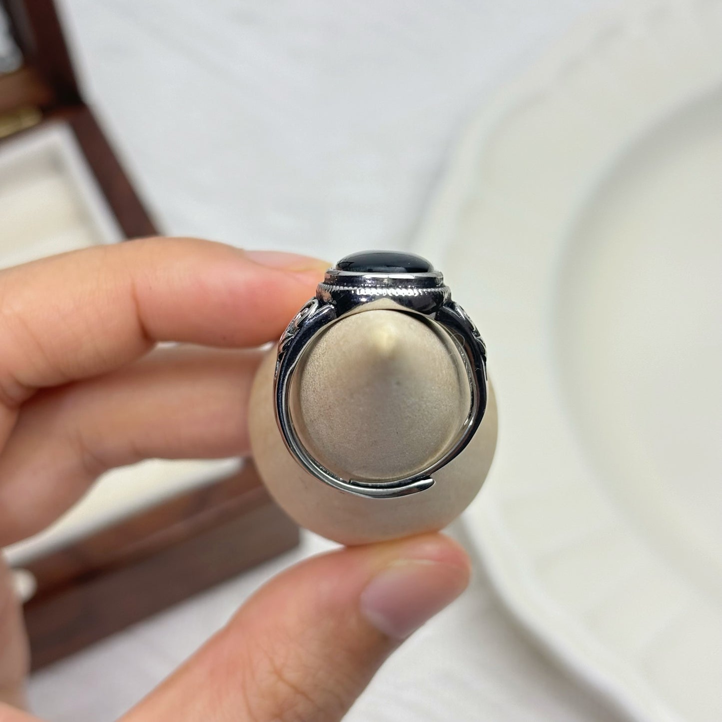 Black Mother of Pearl Ring – Vintage Oval Scroll Design