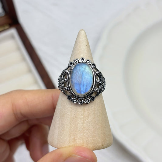 Retro Labradorite Ring | Vintage Floral Design