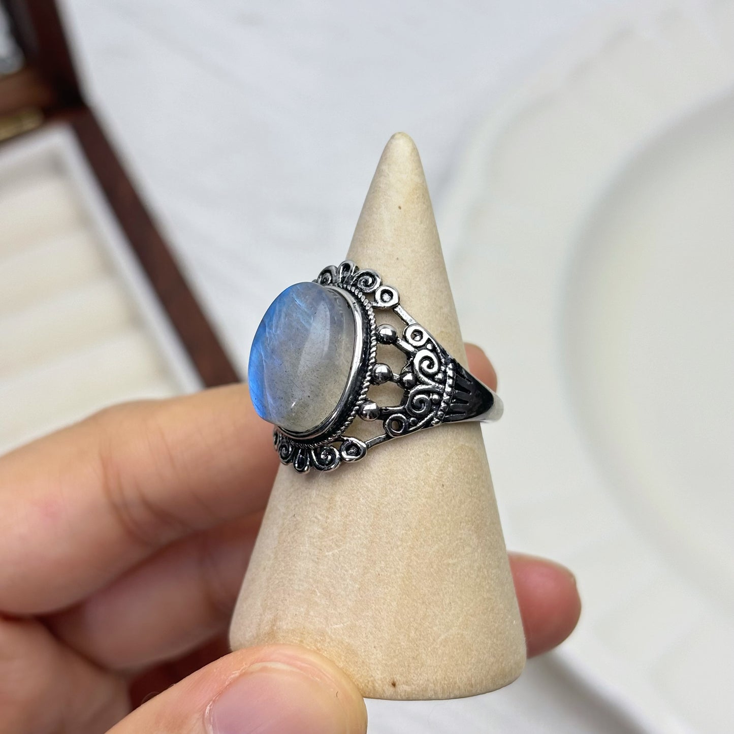 Retro Labradorite Ring | Vintage Floral Design
