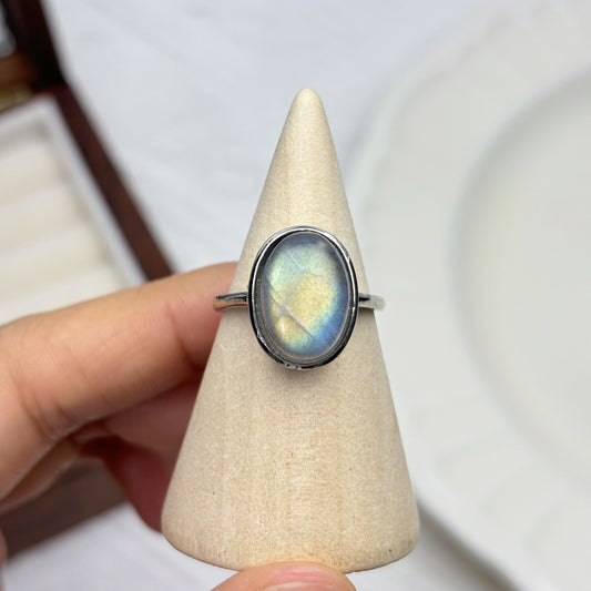 Minimalist Oval Labradorite Ring
