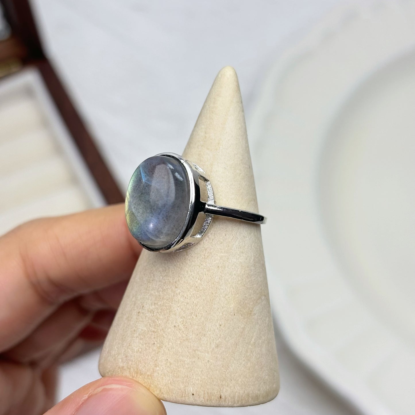 Minimalist Oval Labradorite Ring